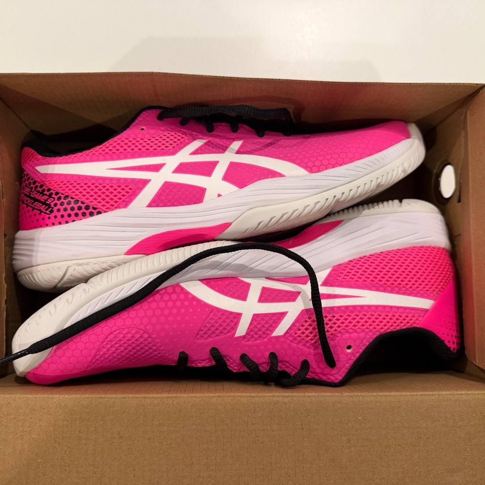 Like new-never worn ASICS Gel Pickleball shoes size 9.5M